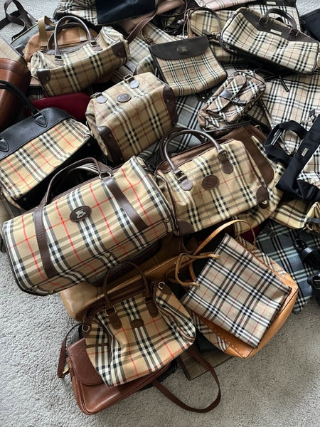 71x Burberry Vintage Bags