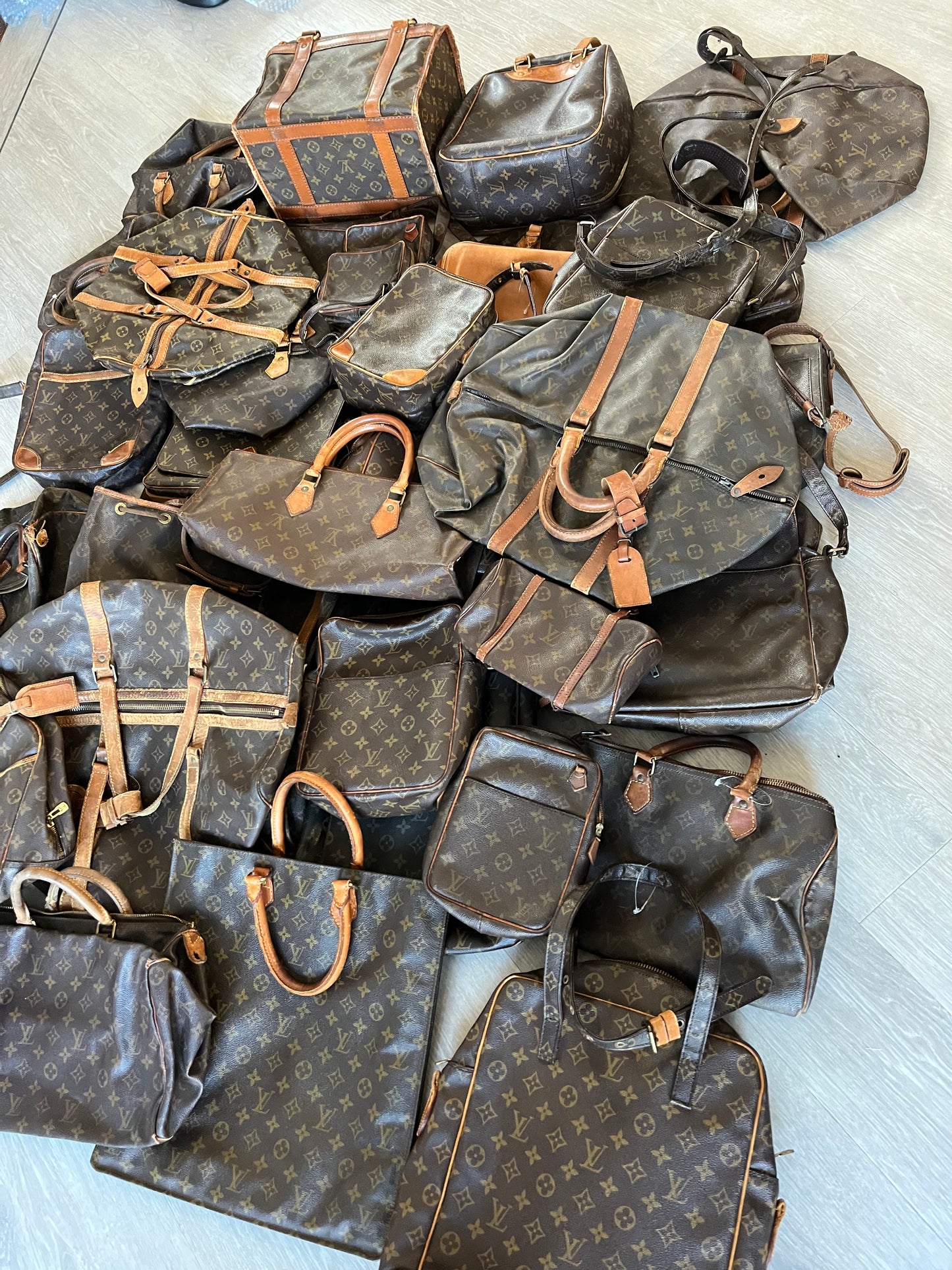 35x Louis Vuitton Bag Bulk – designersbulk