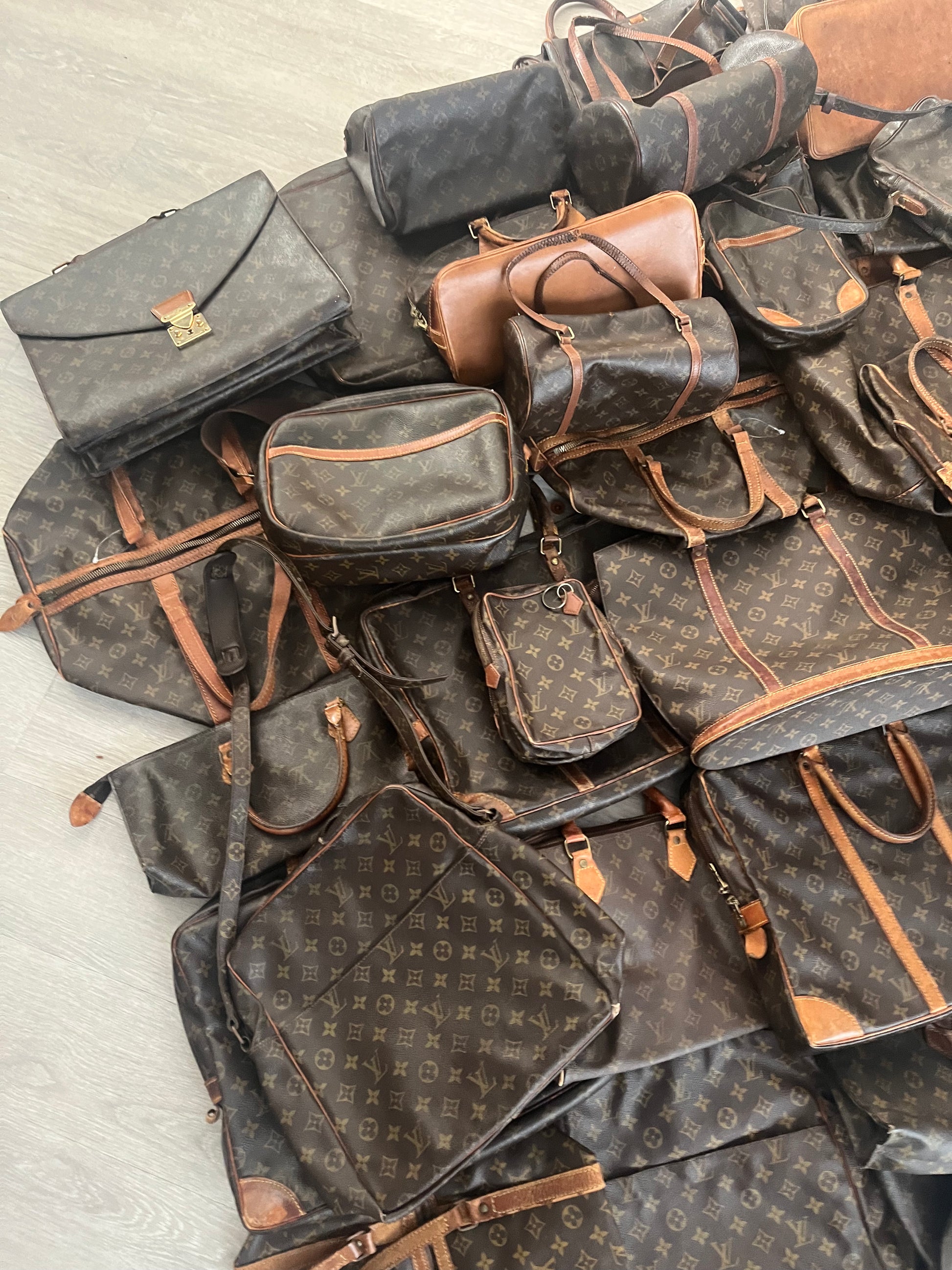 52x Louis Vuitton Vintage Bag Bulk – designersbulk
