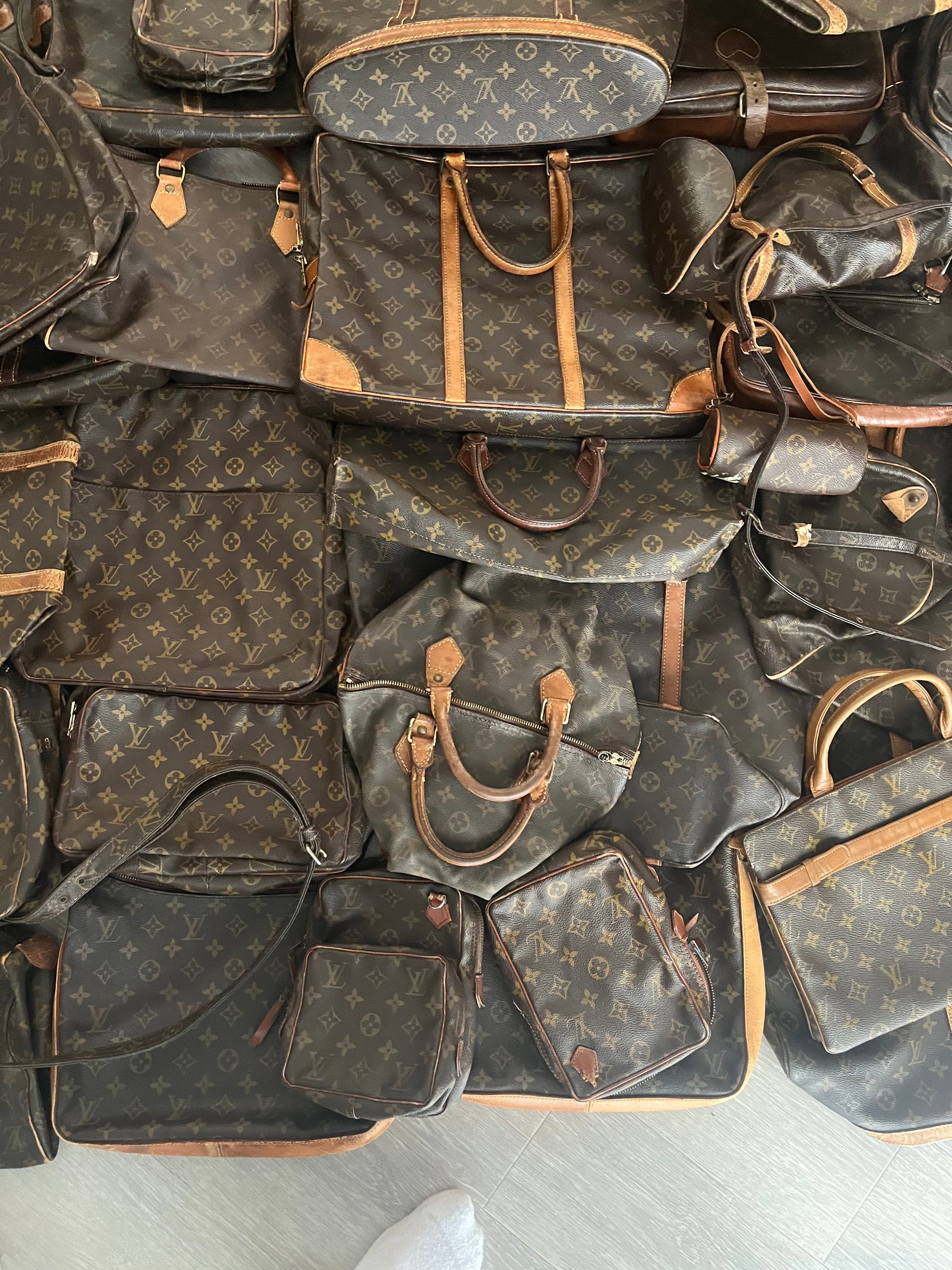 52x Louis Vuitton Vintage Bag Bulk